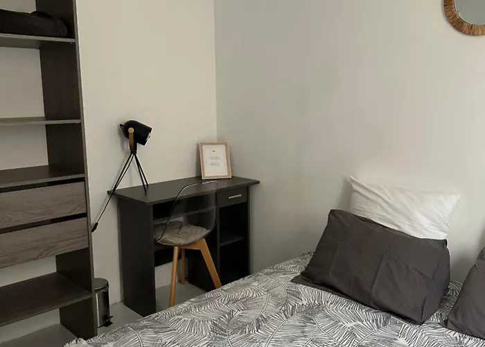 Privat Room In Private Security Residence With Free Parking, 1 Minute From Tramway, 9 Minutes From De Center, Accessible All Transports