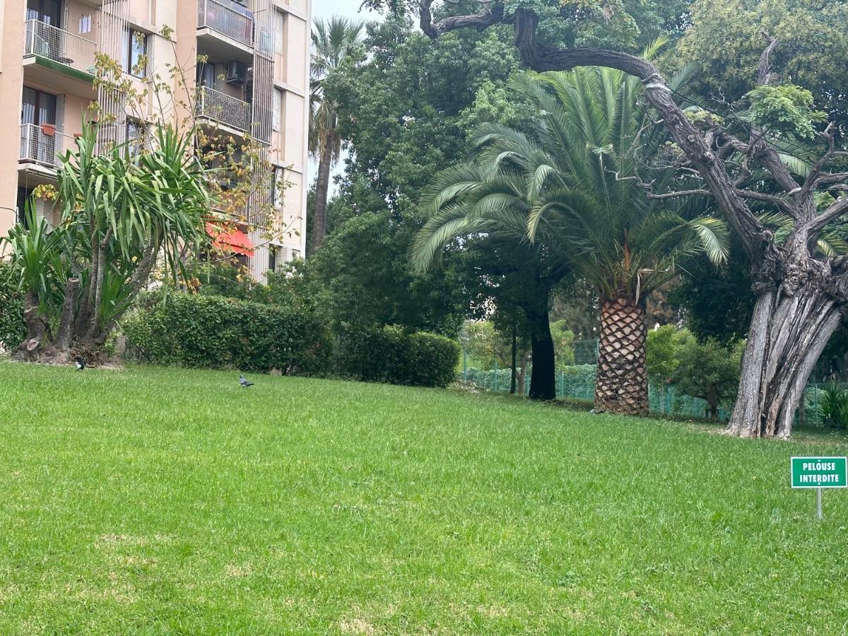 Privat In Private Security With Free Parking, 1 Minute From Tramway, 9 Minutes From De Center, Accessible Transports Séjour chez l'habitant Nice